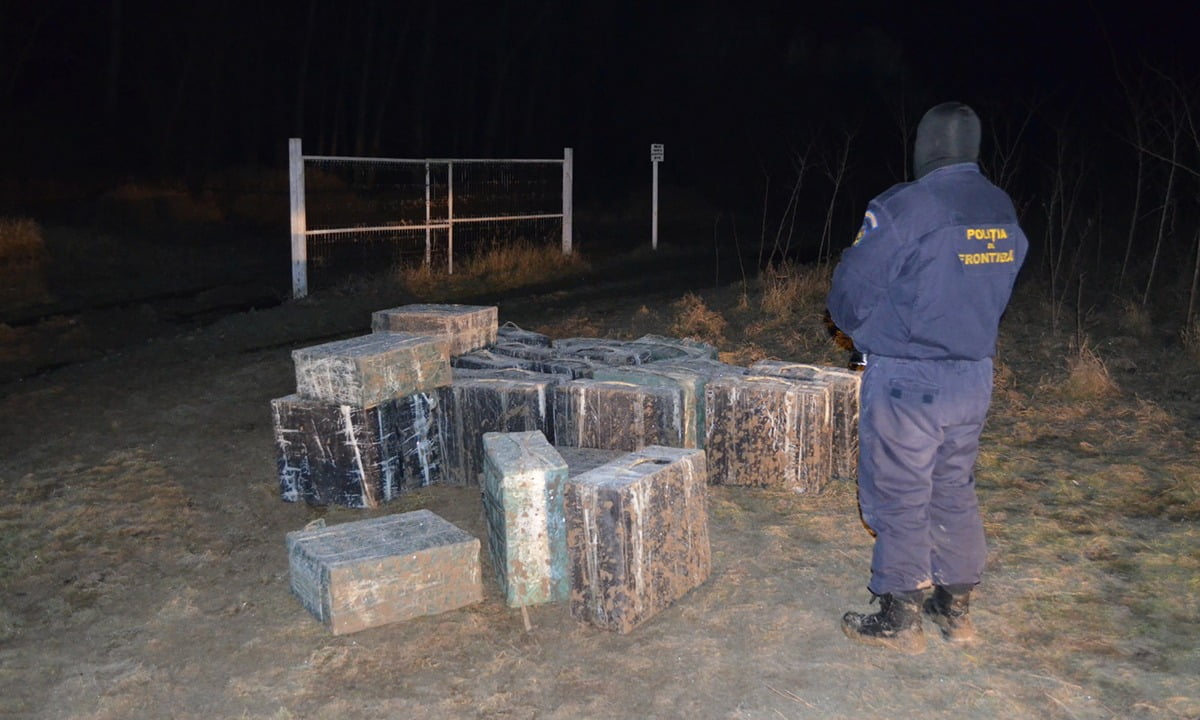 Polițiștii de frontieră au descoperit și confiscat 19.000 de pachete cu ţigări pe zona de frontiera Bajura