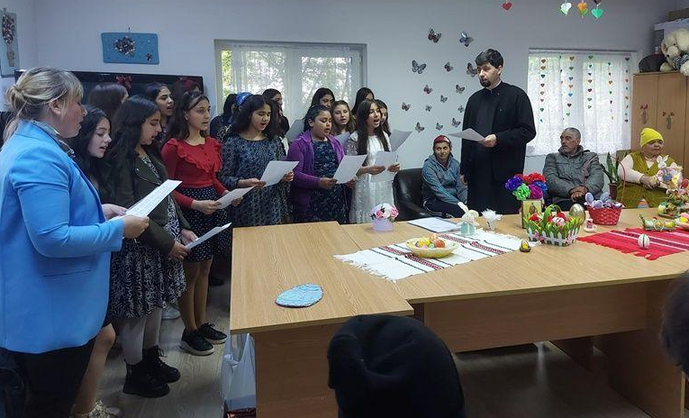 „Îmbrățișând Comunitatea: Elevii din Baranca aduc Lumină și Speranță la Centrul de Îngrijire din Dorohoi”