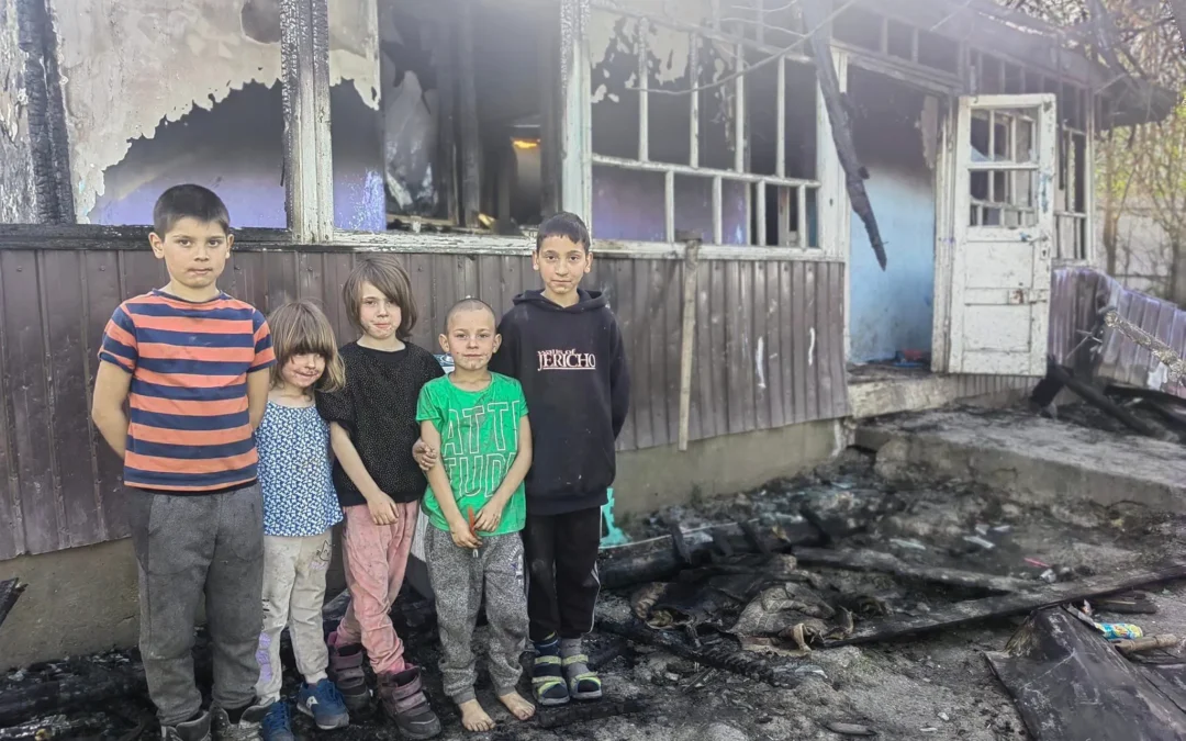 „Solidaritate în fața Adversității: Comunitatea se Unește pentru a Ajuta o Familie Afectată de un Incendiu în Dumeni”