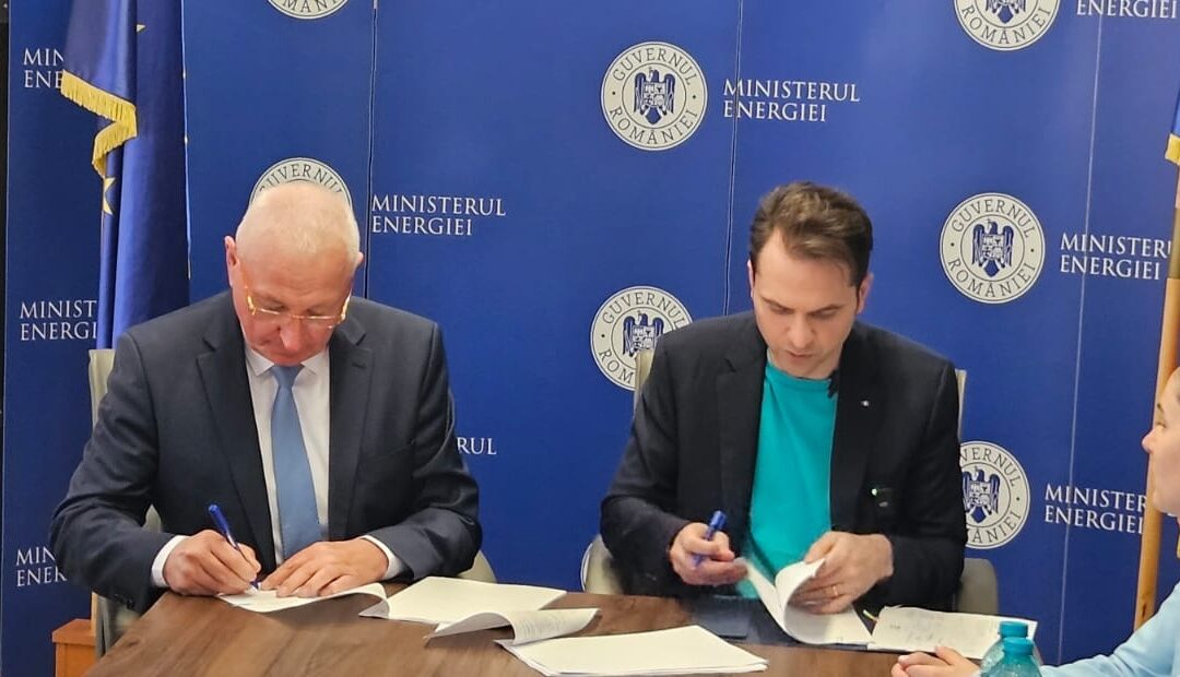 „Comuna Hudești face un pas mare către un viitor verde: Domnul primar Viorel Atomei a semnat  proiectul pentru   parcul  fotovoltaic”