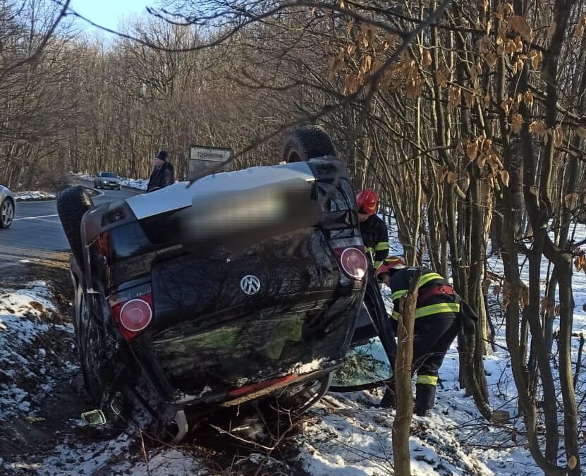 Accident rutier pe DN 29 A, în Vârfu Câmpului: autoturism răsturnat, fără victime