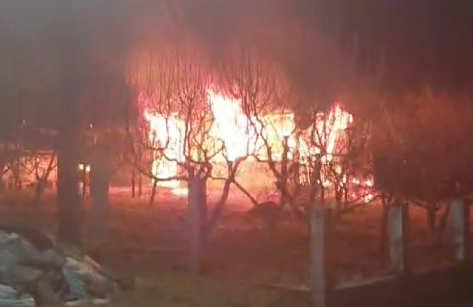 Incendiu violent la Mlenăuți. O locuință a fost distrusă aproape în totalitate