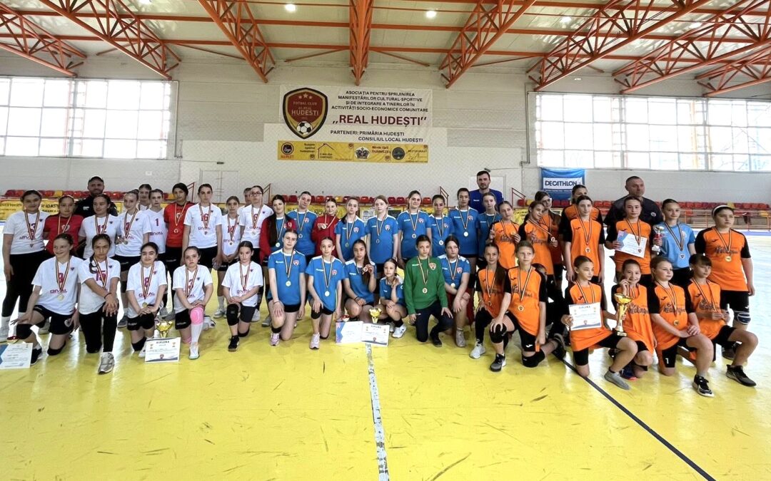Atmosferă de sărbătoare și performanță la Hudești: „Cupa Primăverii Decathlon” a adus împreună viitorul handbalului românesc și moldovenesc