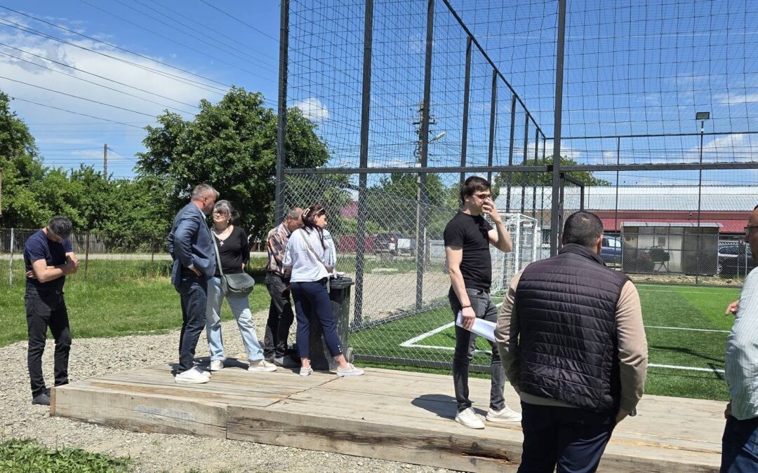 Terenul de sport din satul Vatra a fost finalizat și dat în folosință comunității