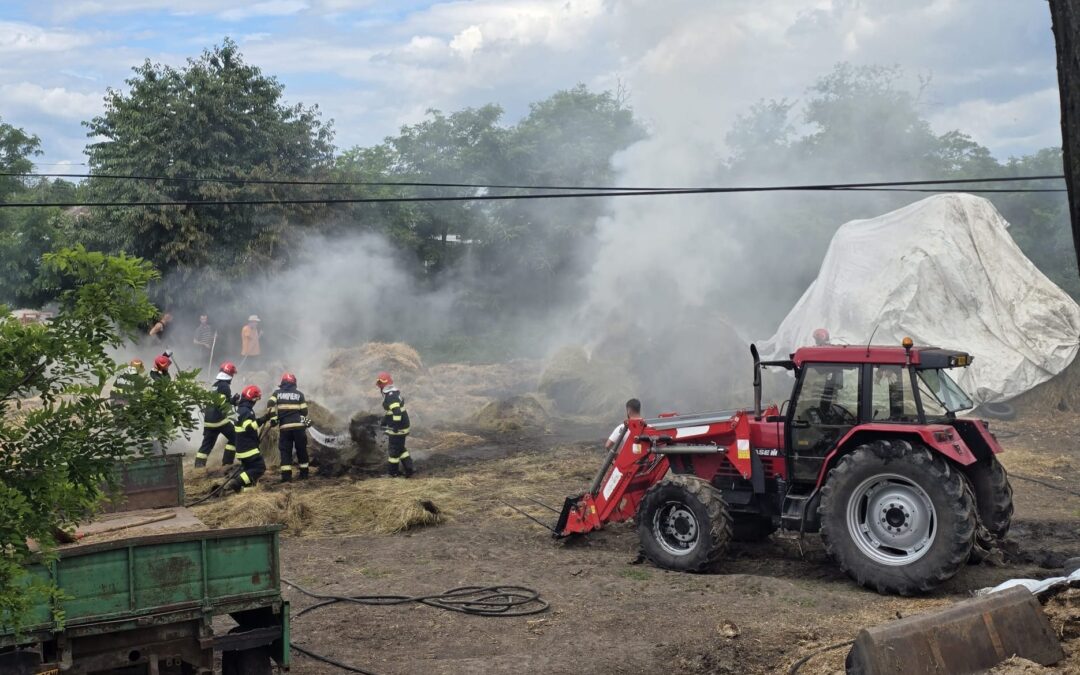 Incendiu puternic la Vorniceni. Zeci de tone de furaje au fost cuprinse de flăcări