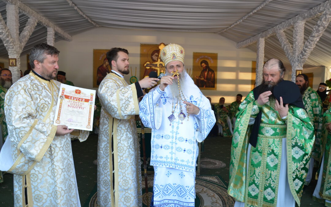 Sute de credincioși, în pelerinaj la Crăiniceni, satul natal al Sfântului Ioan Iacob Hozevitul. Nouă ani de la întemeierea Mănăstirii care îi poartă numele