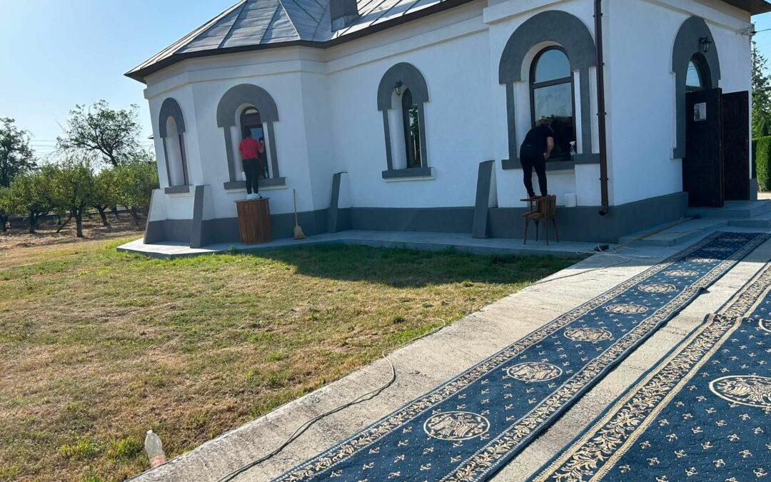 Hramul de la Dragalina – când credința se pregătește în liniște, cu mâini și suflete unite