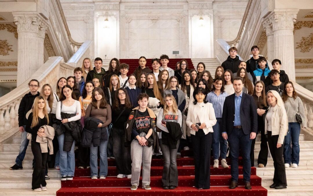 Lecție de democrație la Parlament: 43 de elevi botoșăneni, primiți de Doina Federovici